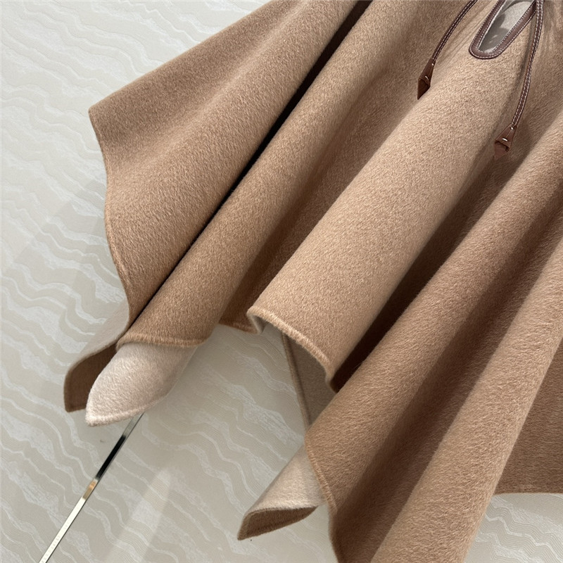 L0r0 P1ana cashmere cape