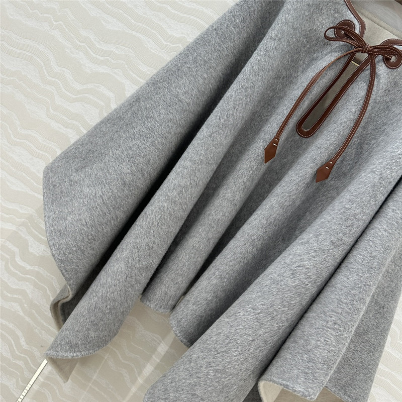 L0r0 P1ana cashmere cape