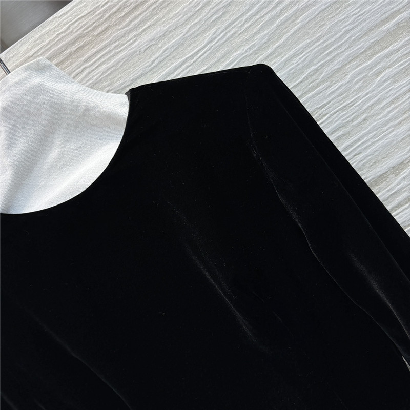 Y51 backless little black dress