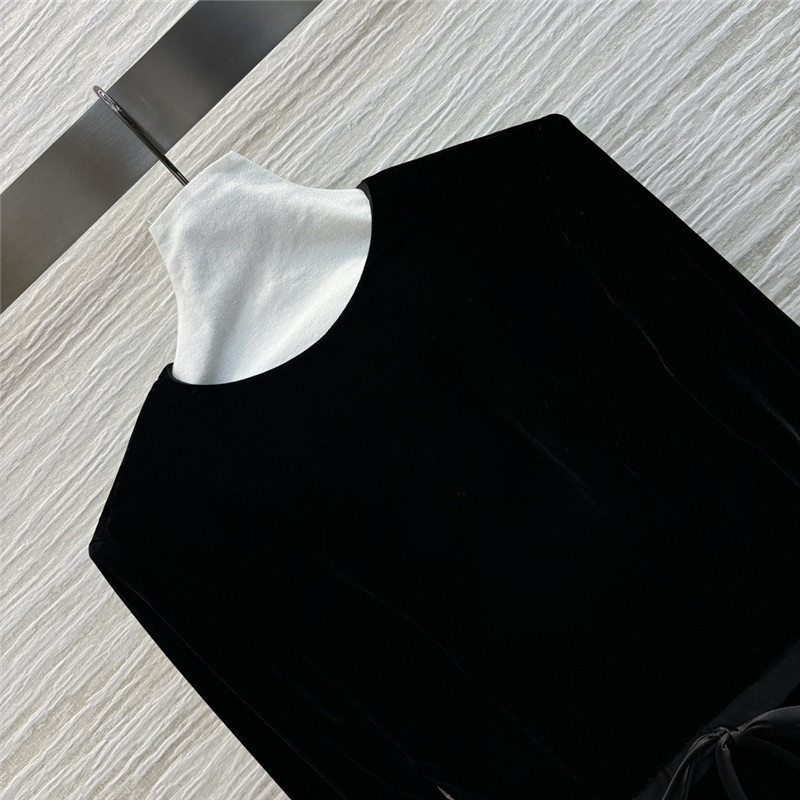 Y51 backless little black dress