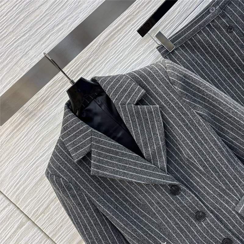D10r striped suit