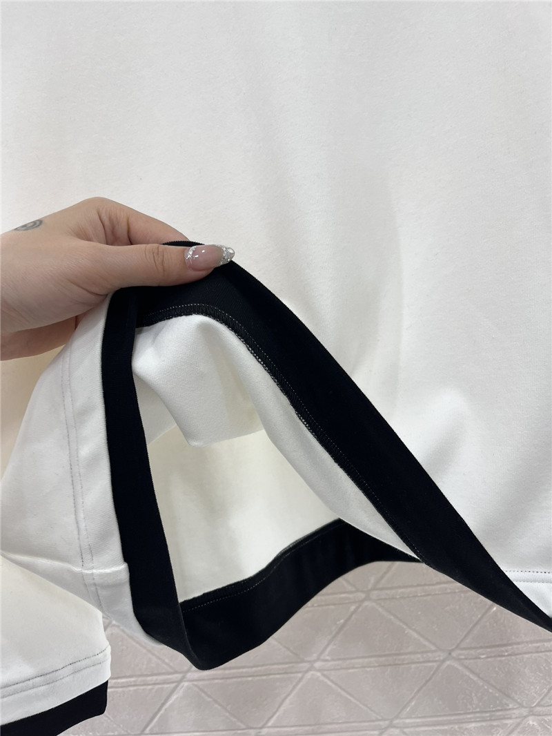 Ce1i*e fake two piece bottoming shirt