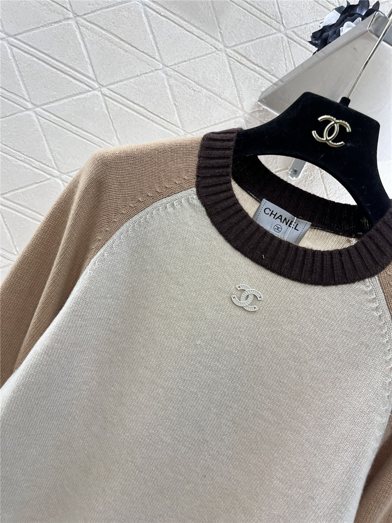 Ch**el two-tone raglan sweater beige and white