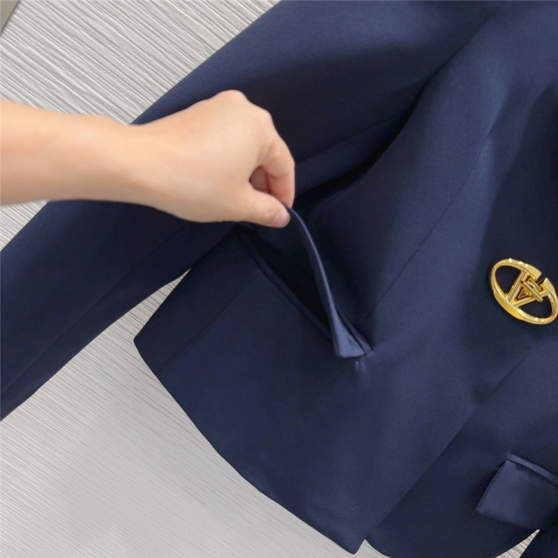 Va1e*ntin0 silhouette suit