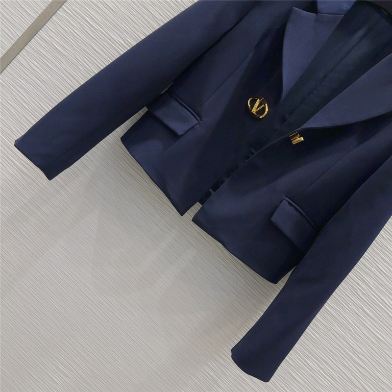 Va1e*ntin0 silhouette suit