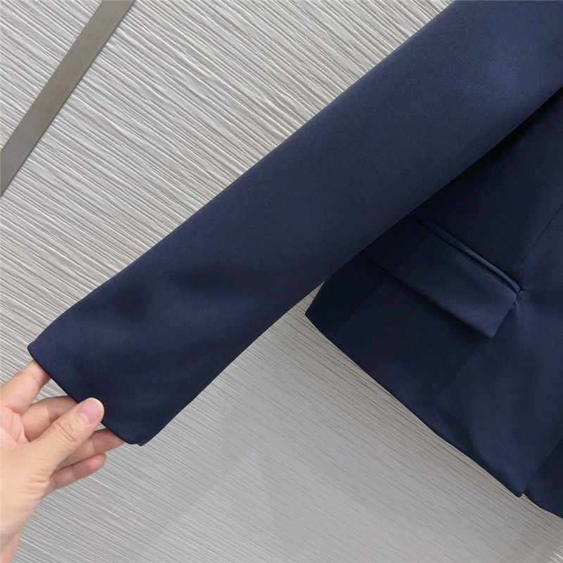 Va1e*ntin0 silhouette suit