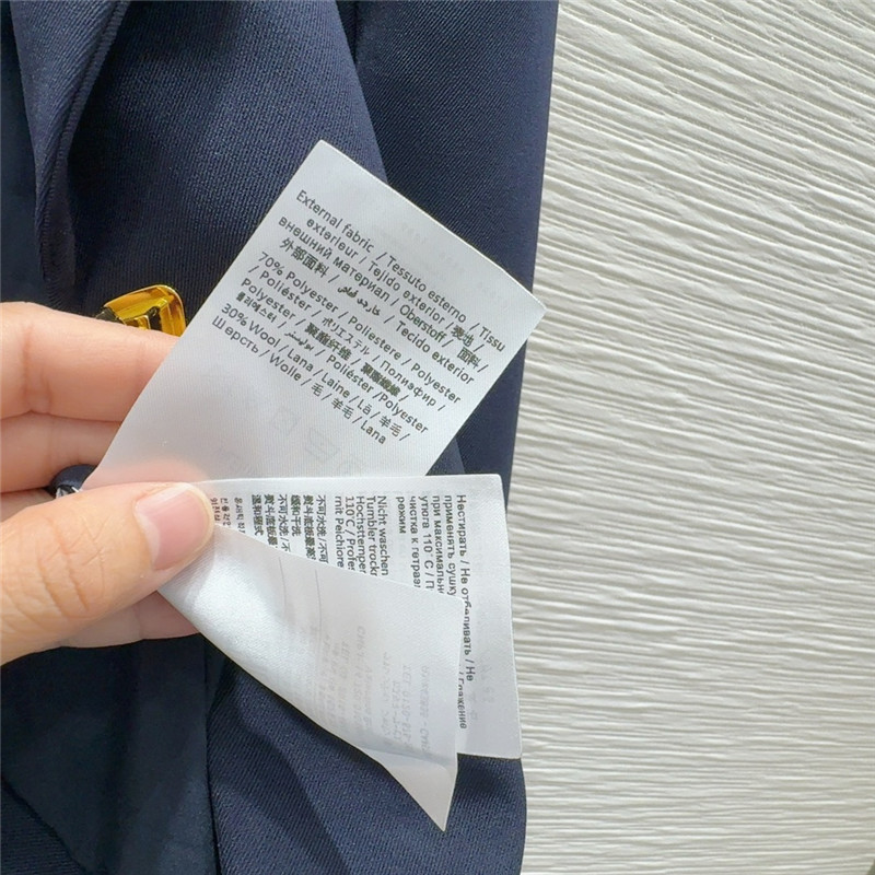 Va1e*ntin0 silhouette suit