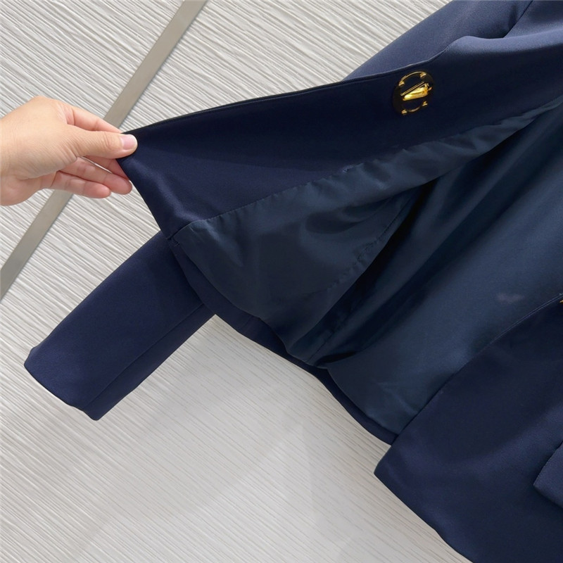 Va1e*ntin0 silhouette suit