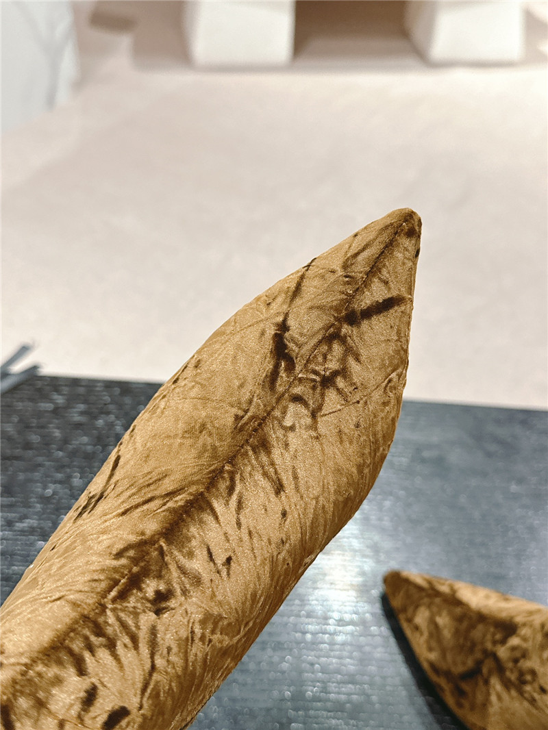 Ch**el heel gold velvet pointed toe boot