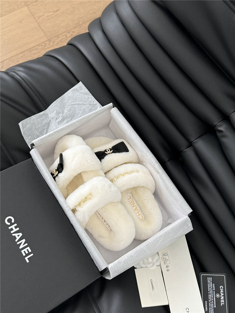 Ch**el bow white fur home slippers