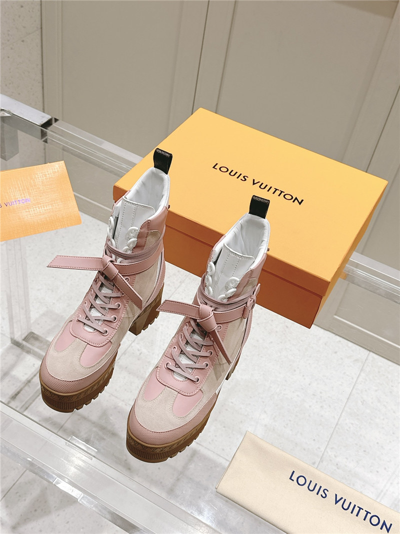 l0vis Vvtt0n laureate pink platform desert boot