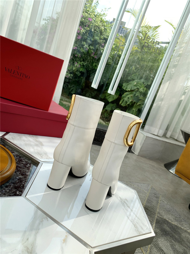 Va1e*ntin0 white garavani vlogo pointed boots