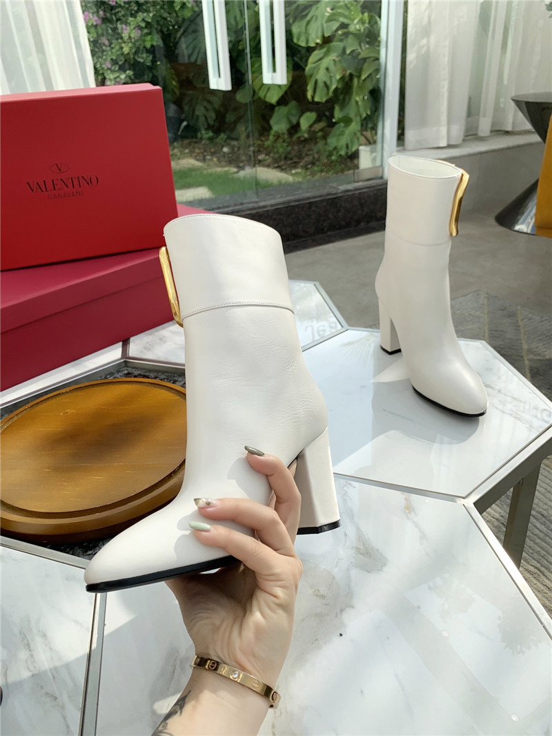Va1e*ntin0 white garavani vlogo pointed boots