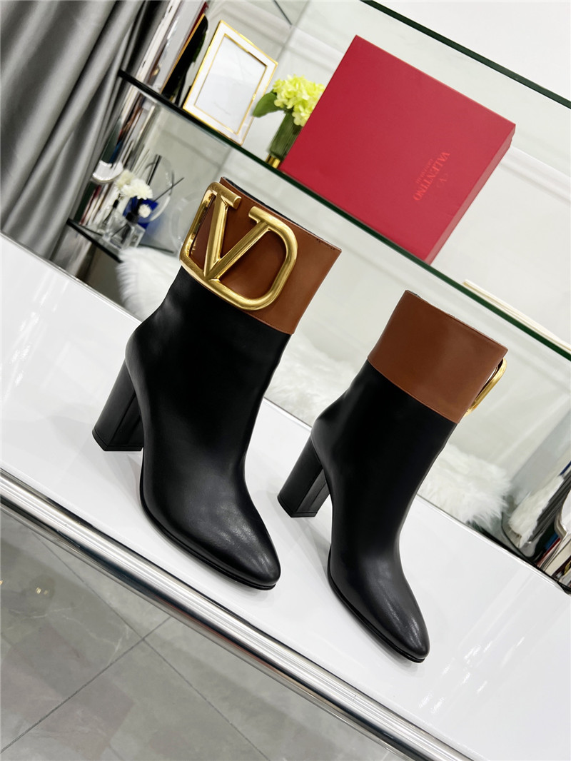 Va1e*ntin0 garavani vlogo pointed toe boots