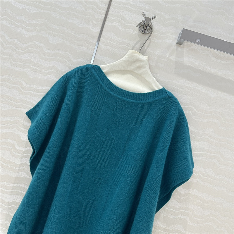 H**me5 cashmere cape