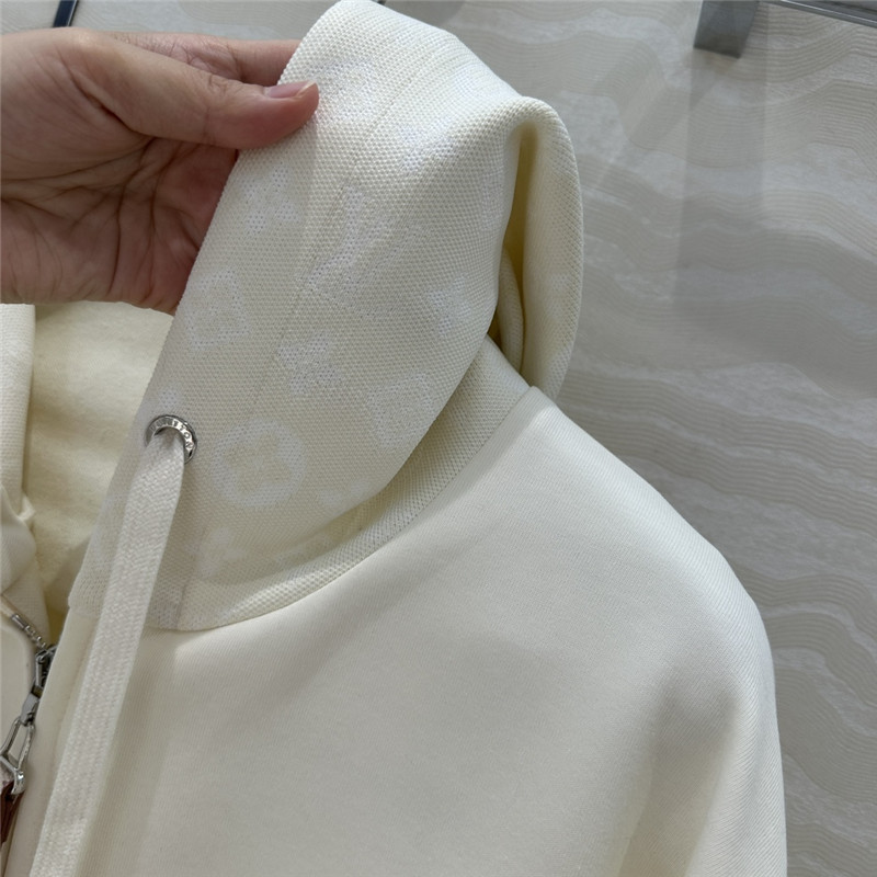 l0vis Vvtt0n lv sports suit