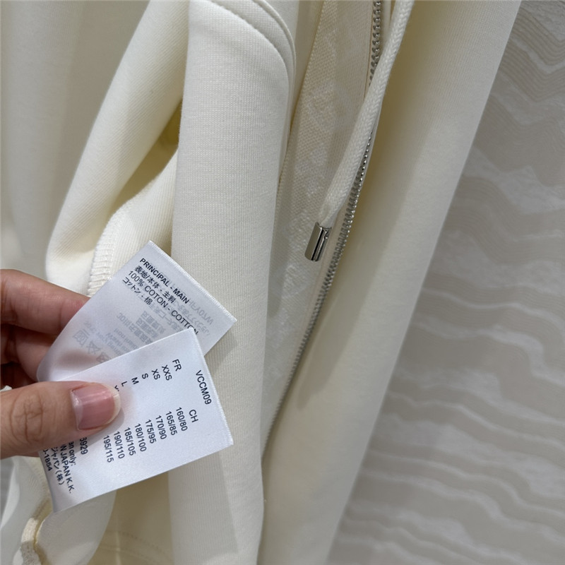 l0vis Vvtt0n lv sports suit