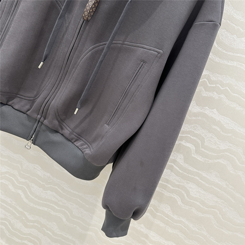 l0vis Vvtt0n lv sports suit