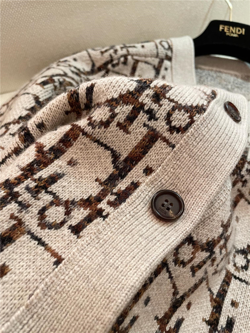 D10r oblique jacquard cardigan beige