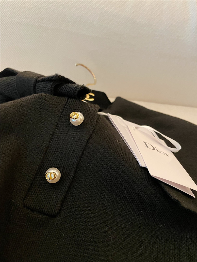 D10r crop cape cashmere sweater black