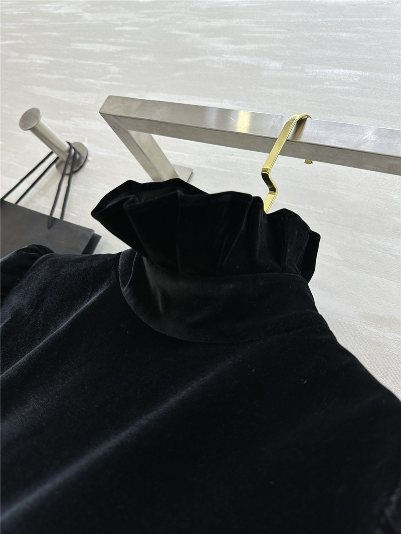 a1exa*der Mcqv*en stand collar velvet top