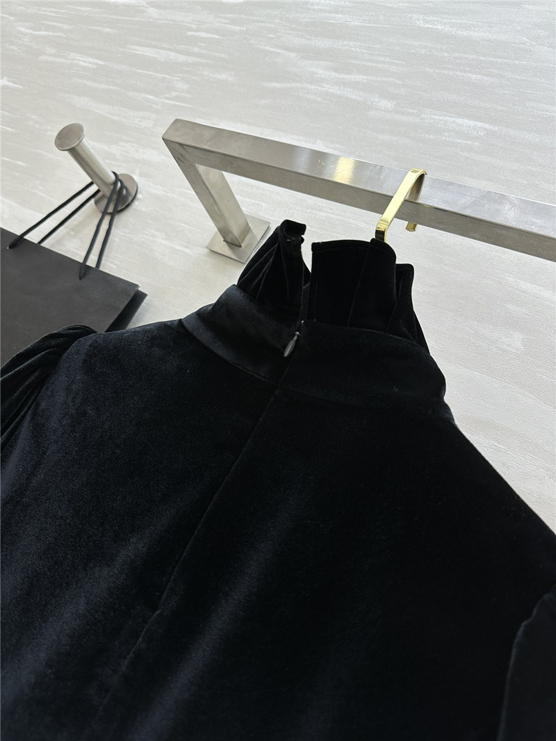 a1exa*der Mcqv*en stand collar velvet top