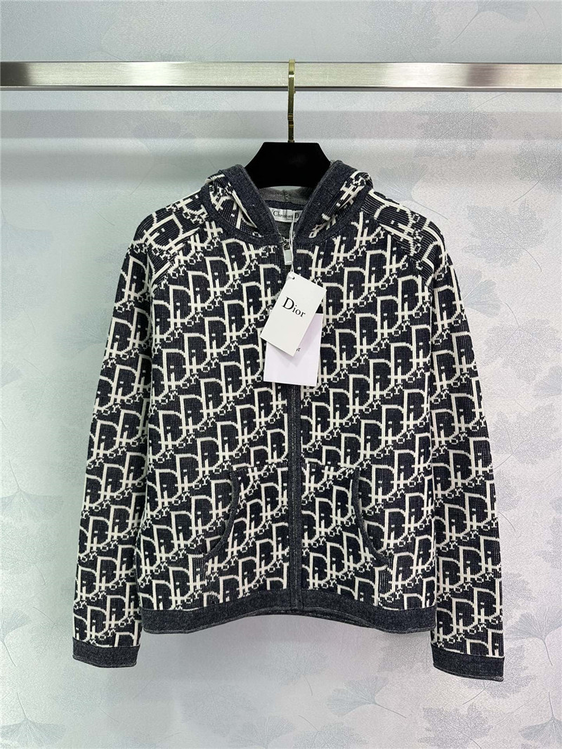 D10r hooded zip-up jacket