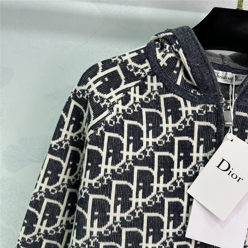 D10r hooded zip-up jacket