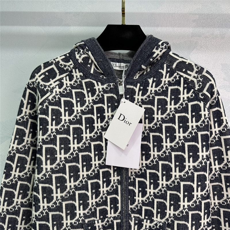 D10r hooded zip-up jacket