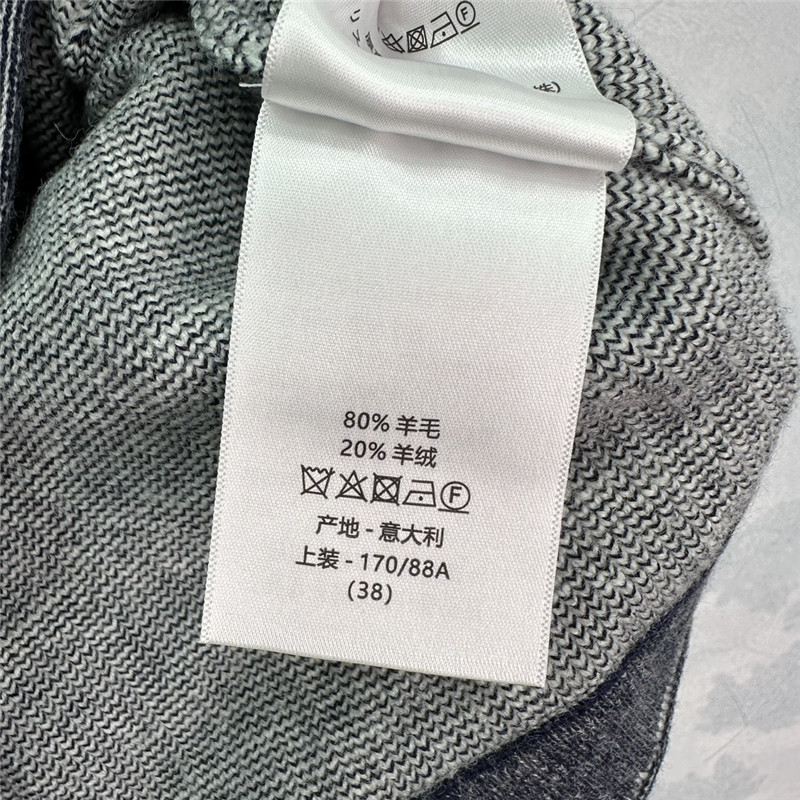 D10r hooded zip-up jacket