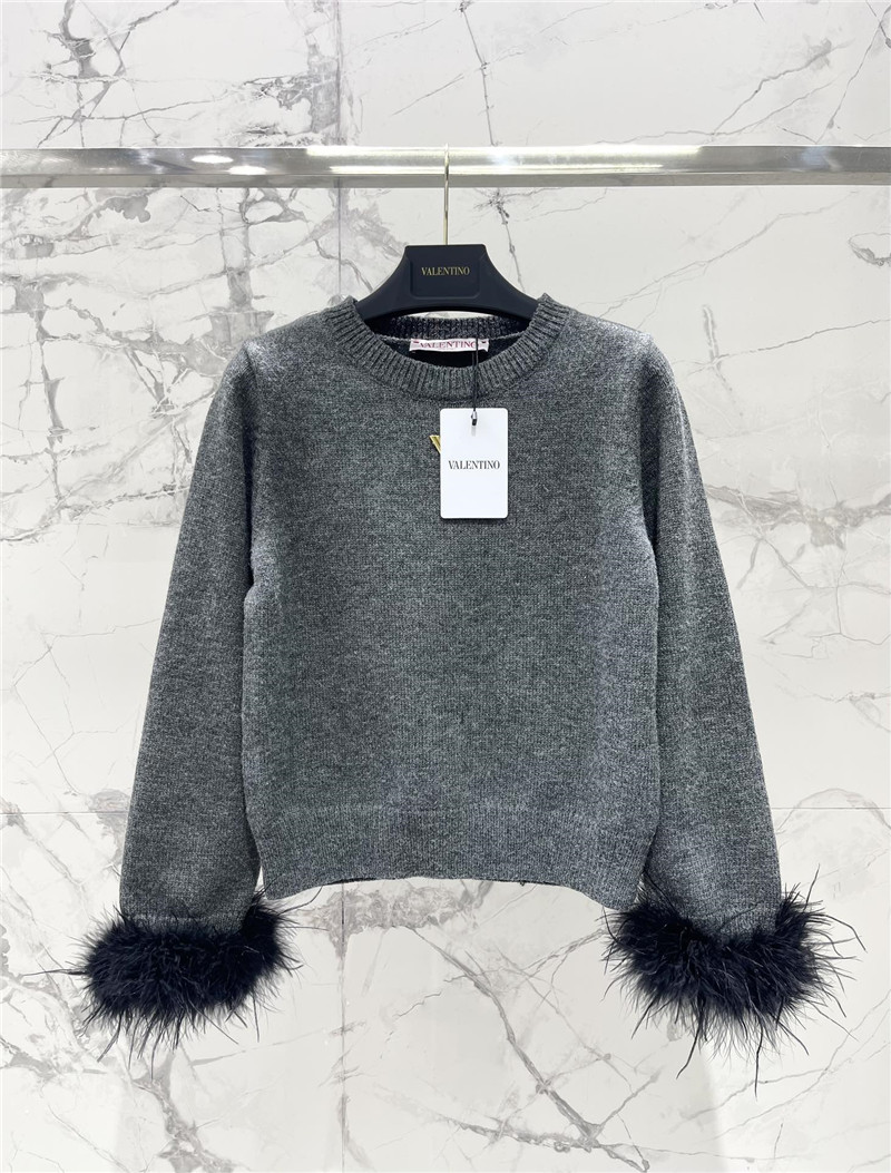Va1e*ntin0 v fur cuffs wool sweater