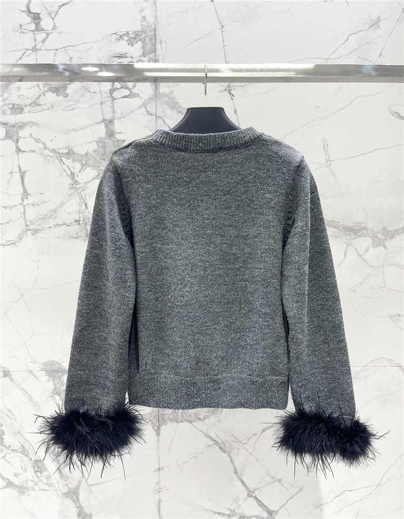 Va1e*ntin0 v fur cuffs wool sweater