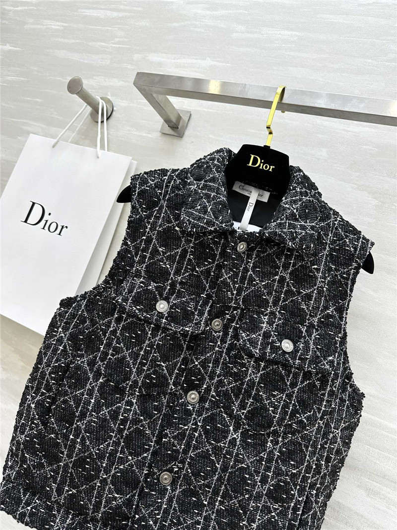 D10r woven down vest