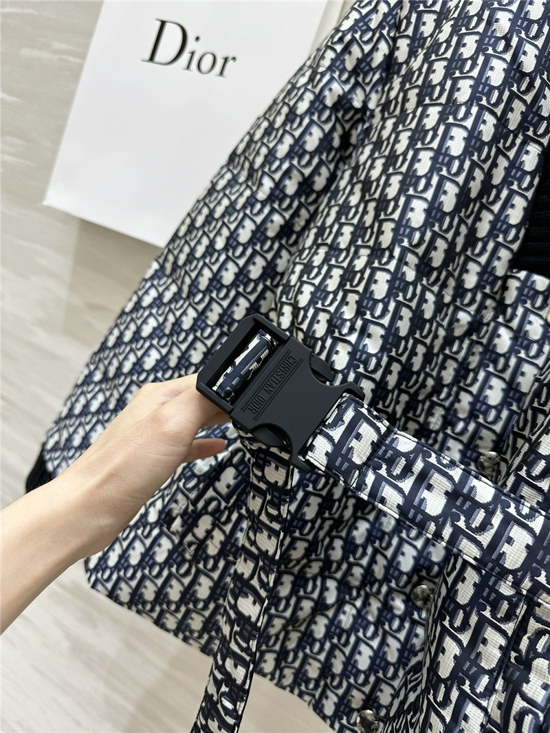 D10r reversible down jacket