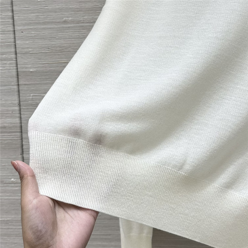 Y51 v-neck wool base top