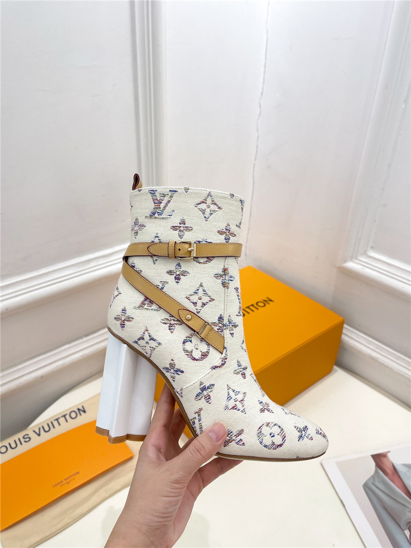 l0vis Vvtt0n beige monogram silhouette ankle boot