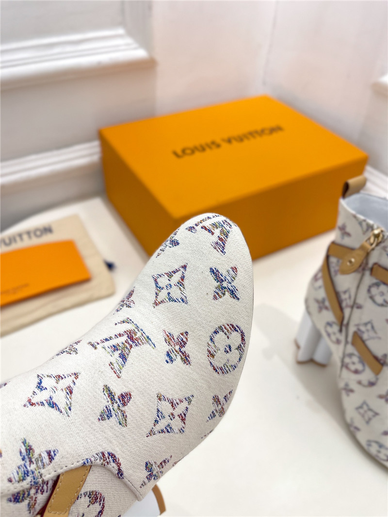 l0vis Vvtt0n beige monogram silhouette ankle boot