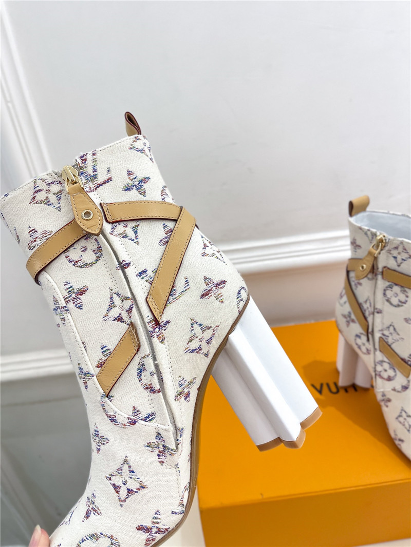 l0vis Vvtt0n beige monogram silhouette ankle boot