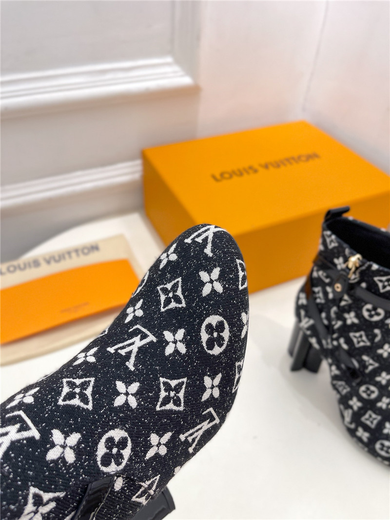 l0vis Vvtt0n navy monogram silhouette ankle boot