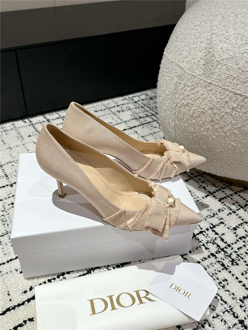 D10r aD10rable nude pumps fringed grosgrain