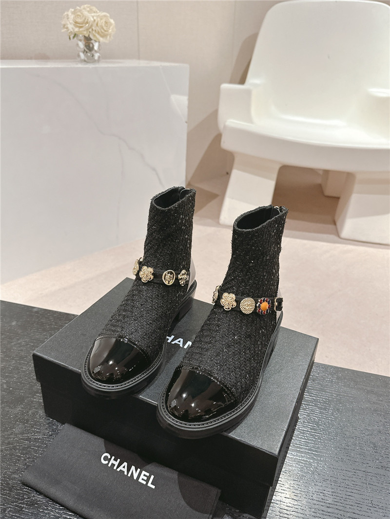 Ch**el enamel buckle chelsea boots in black