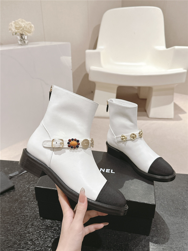 Ch**el enamel buckle chelsea boots