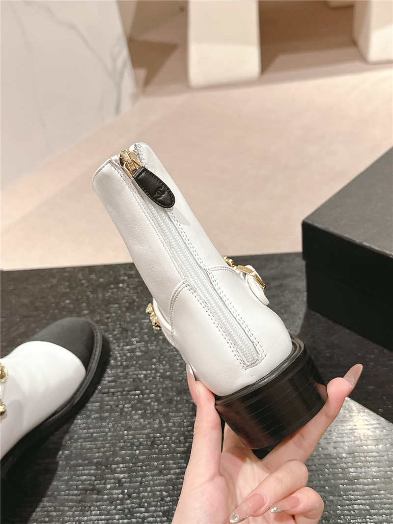 Ch**el enamel buckle chelsea boots