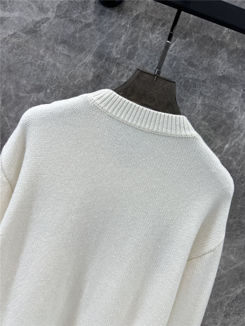 Gvc*1 intarsia-logo wool sweater in white