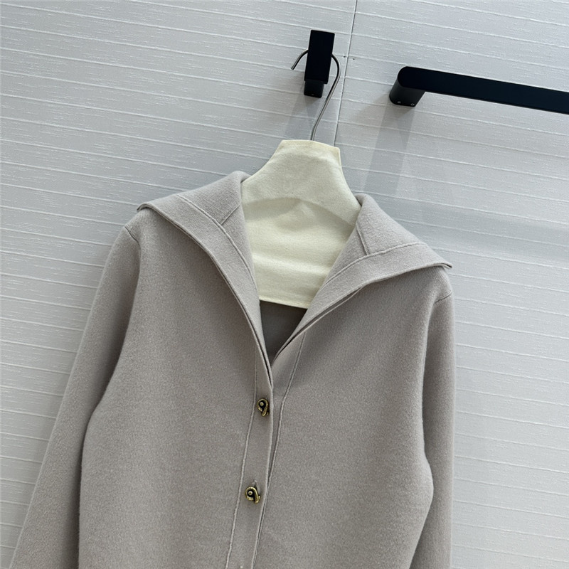 BV Lapel Wool Cardigan in Grey