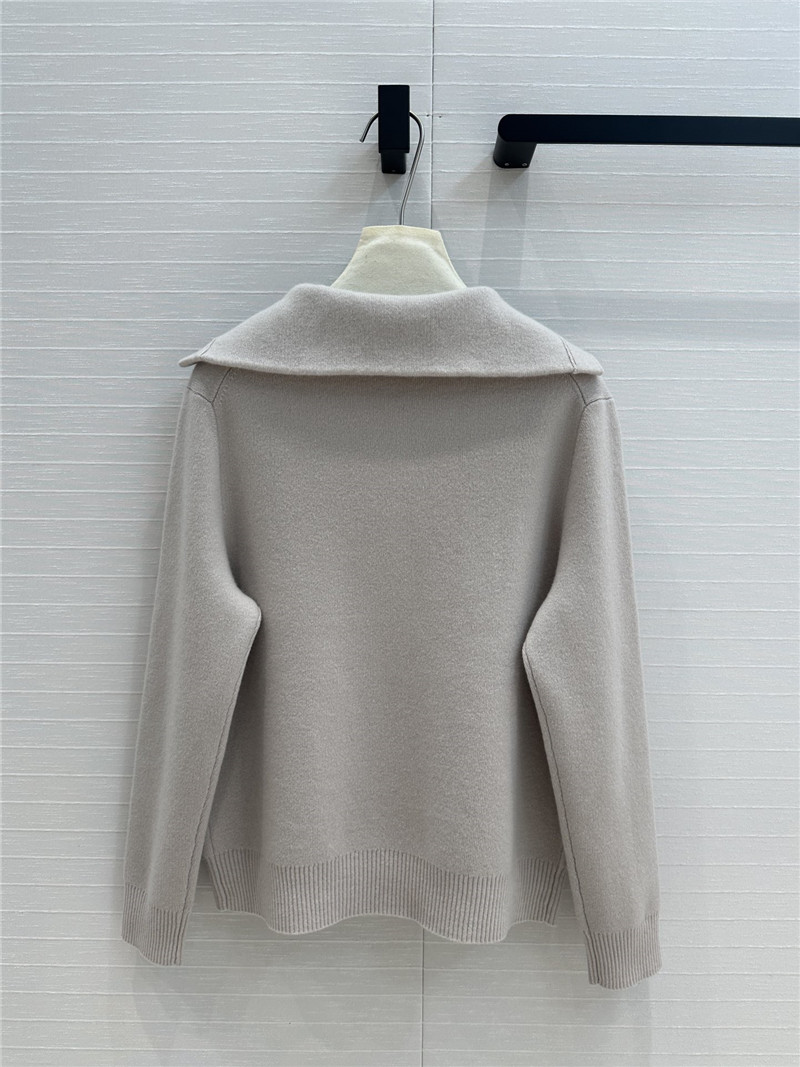 BV Lapel Wool Cardigan in Grey