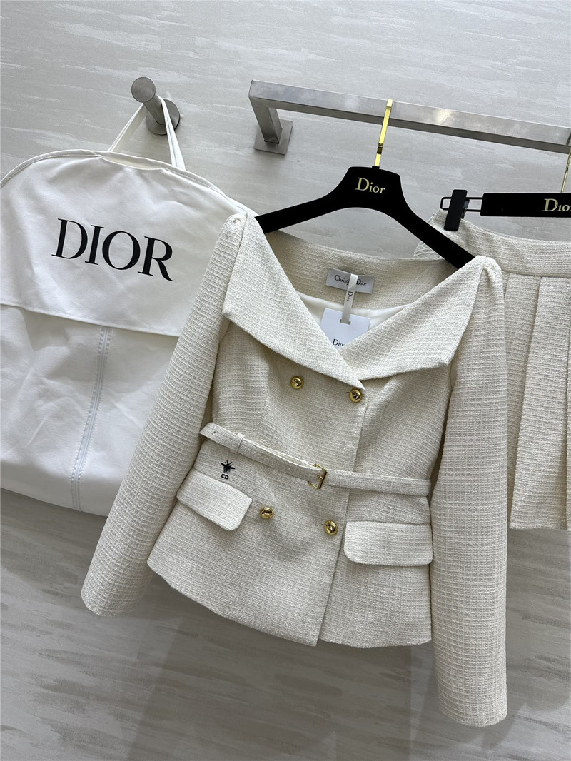 D10r woven suit