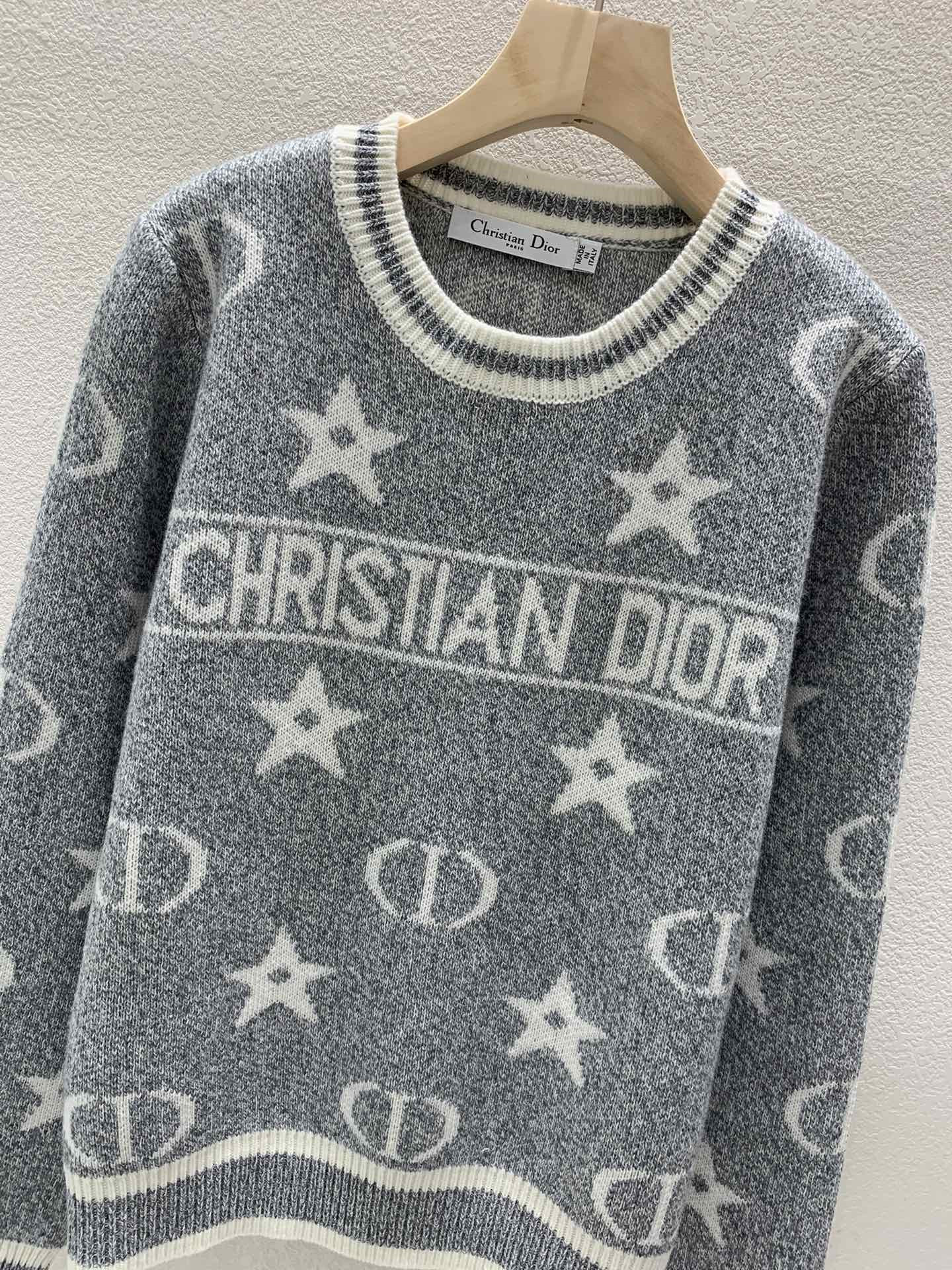 D10r white/grey contrast crewneck knit sweater