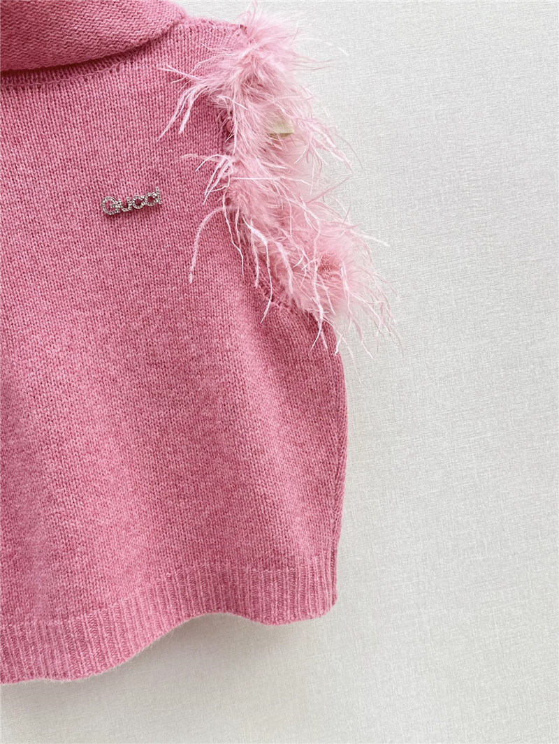 Gvc*1 fur trim sleeveless turtleneck top pink