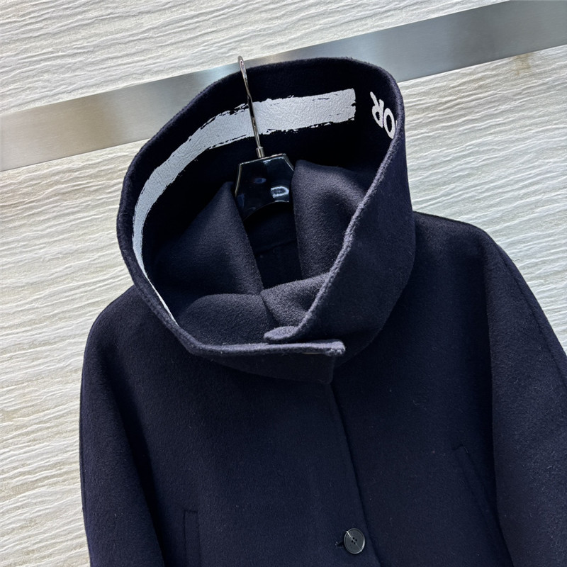 D10r large cape jacket